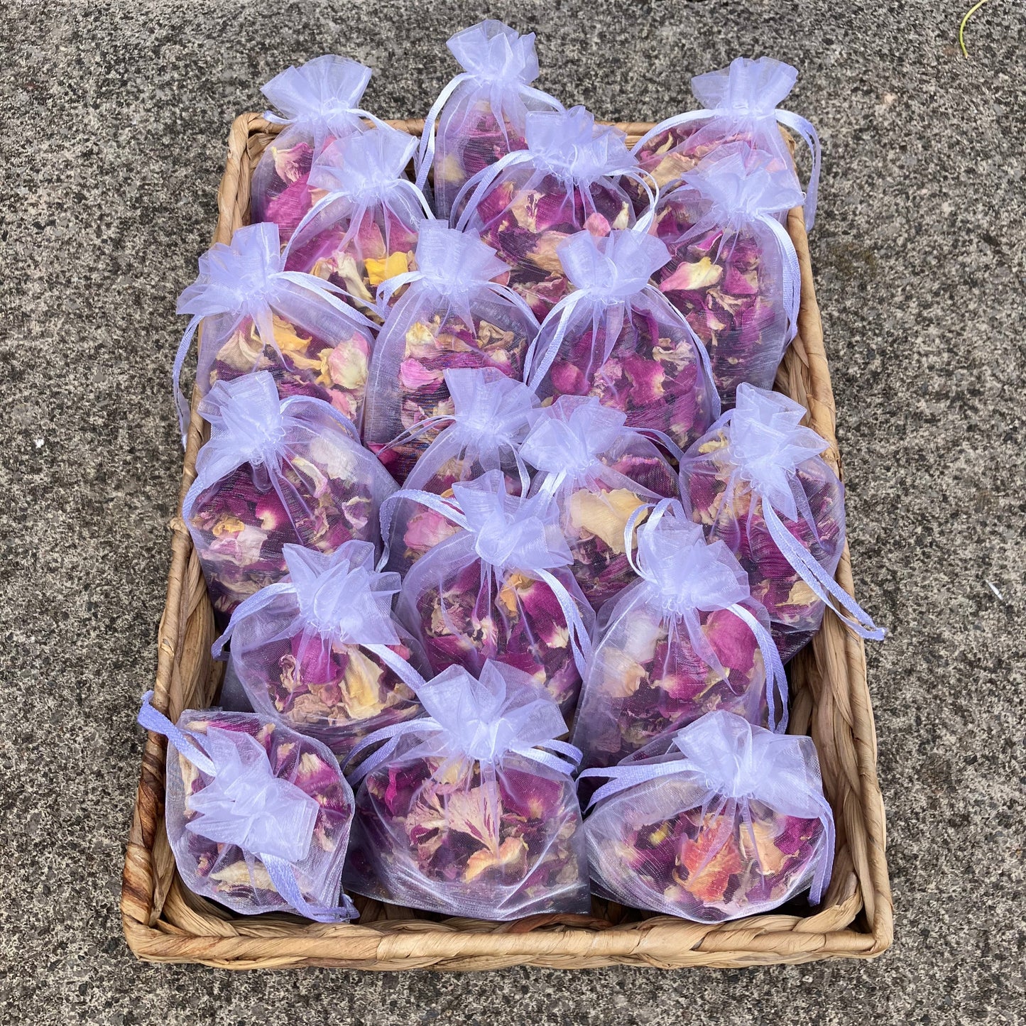 Basket of confetti bags for your wedding